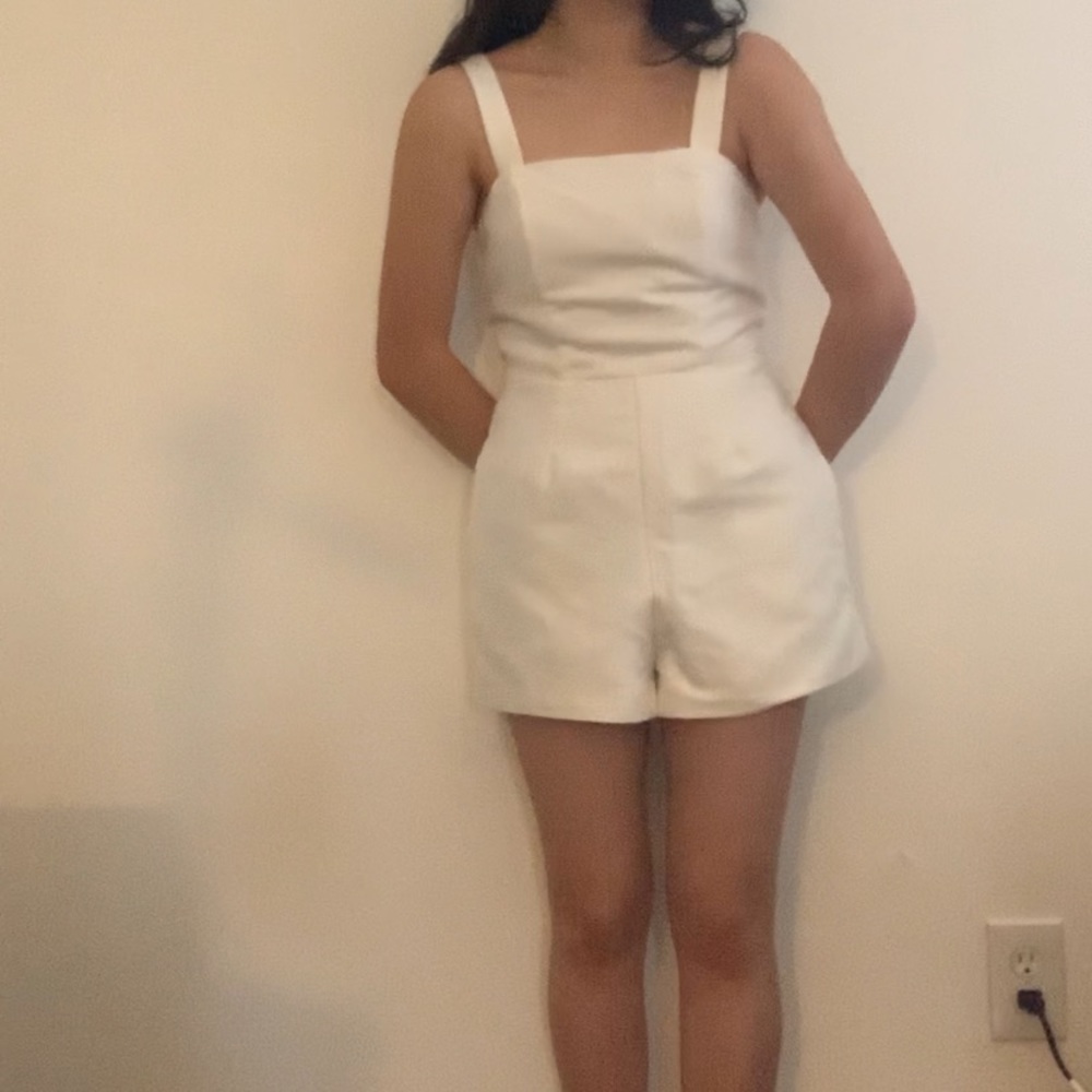 White tie romper with pockets